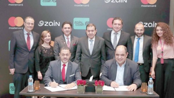 فريز (وسط) يحضر توقيع الاتفاقية بين الهناندة والجبالي فريز (وسط) يحضر توقيع الاتفاقية بين الهناندة والجبالي