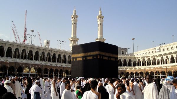 حال المعتمرين القطريين بعد المقاطعة الخليجية