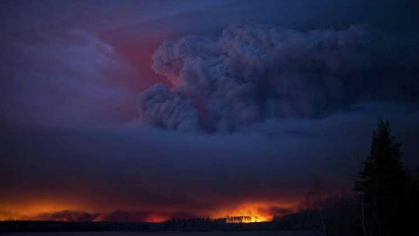 إجلاء المئات بسبب حريق غابات إلى الشرق من لوس أنجليس - ارشيف 