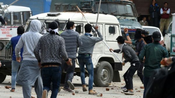 المتمردين كانوا يحتجزون 32 مدنيا و16 رجل شرطة