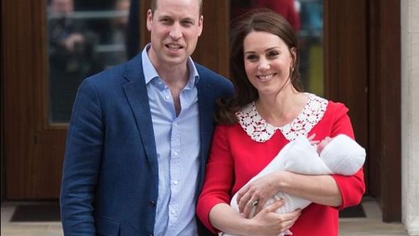 كيت ميدلتون والأمير وليام مع أميرهما الثالث لويس