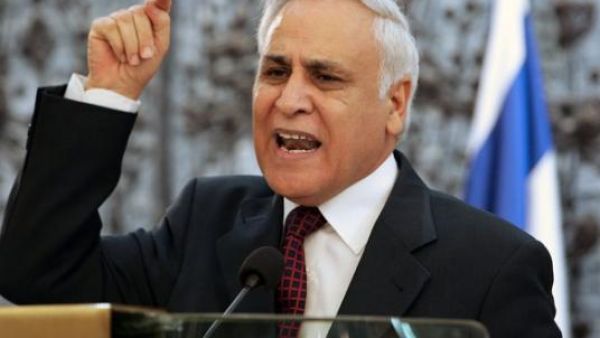 إفراج مبكر عن موشي كاتساف 
