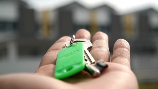 Have your checklist ready before stepping into the market as a buyer. (Pixabay)