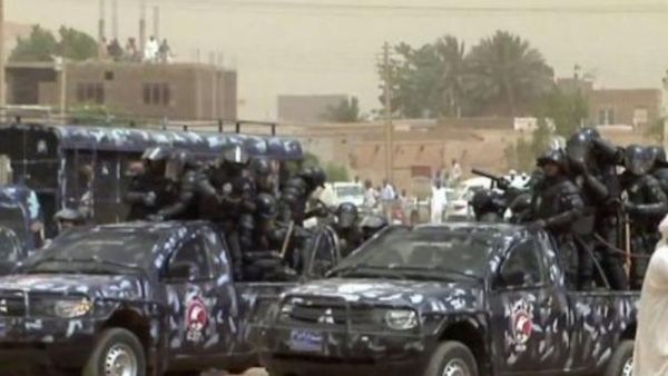 محاكمة 27 مسلما في الخرطوم بتهمة الردة