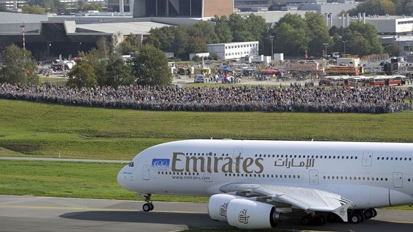 طيران الإمارات تعلن عن عزمها تشغيل طائراتها الإيرباص A380 لخدمة إحدى رحلتيها اليوميتين بين دبي وهامبورغ طيران الإمارات تعلن عن عزمها تشغيل طائراتها الإيرباص A380 لخدمة إحدى رحلتيها اليوميتين بين دبي وهامبورغ