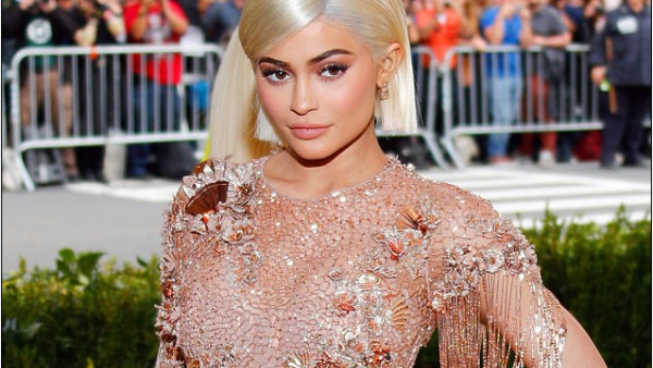 كايلي جينر (dailymail.co.uk)