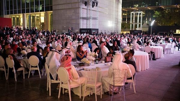 أن المشروع تم تصميمه من قبل شركة "فوستر أند بارتنرز" المعمارية الحائزة على العديد من الجوائز العالمية.