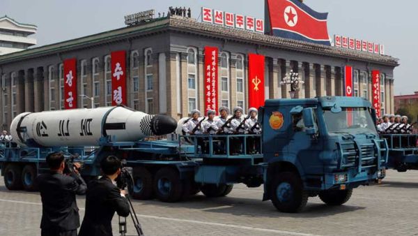 انتهى الفيديو بصورة للعلم الأمريكي وهو محترق 