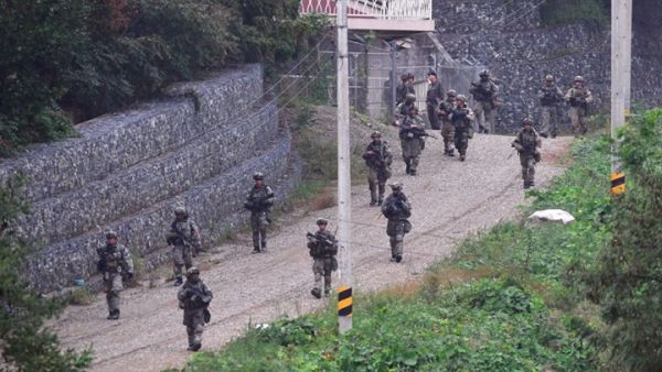 مثل هذا الانشقاق نادر ولكن حدث العديد من عمليات الفرار خلال السنوات الأخيرة