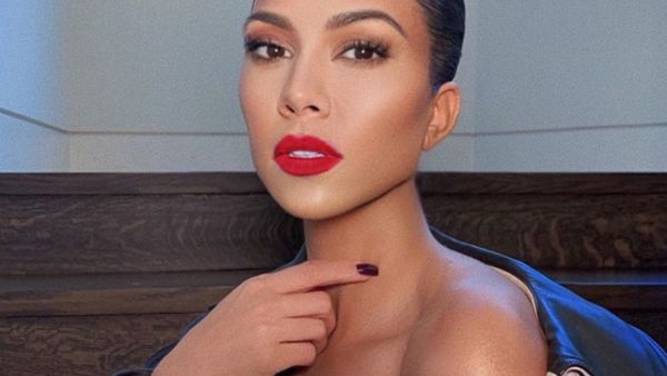 Khloe left an enigmatic response in the comments (Source: kourtneykardash / Instagram ) 