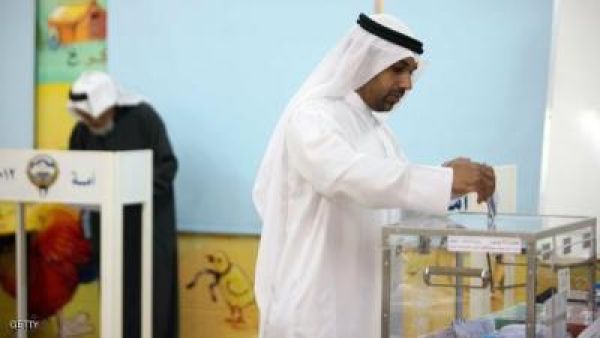 شراء الأصوات يطفو على سطح الانتخابات البرلمانية الكويتية
