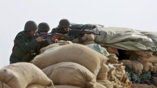 مقاتلون أكراد على احدى جبهات قتال تنظيم الدولة الإسلامية في ضواحي مدينة الموصل
