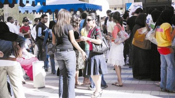 أبدت جزر القمر استعدادها لمنح جنسيتها إلى الآلاف من عديمي الجنسية في الكويت