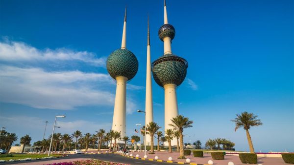 ظاهرة ارتداء الأقنعة تنتشر في الكويت.. وتُثير حالة من الفزع!
