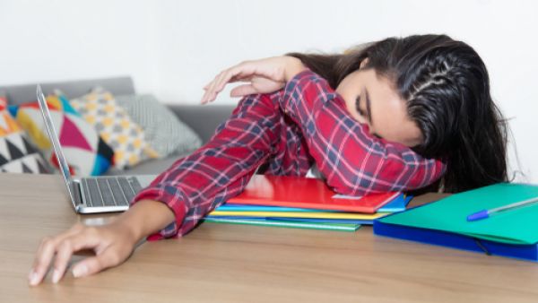 على الرغم من أن برج السرطان يعتبر مسئولاً لكن بداخله إنسان كسول