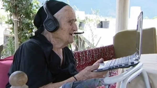 100-year-old Lebanese Granny Eugenie Bitar is addicted to Facebook and Twitter