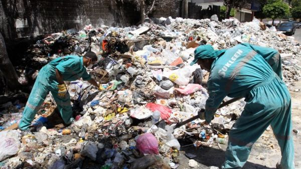 Garbage continues to pile up in the streets of Beirut. (AFP/File)