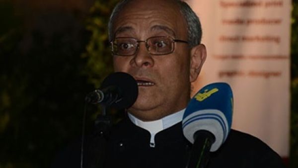 بالفيديو:كاهن يؤدي آذان الإفطار لـ مسلمين لبنان