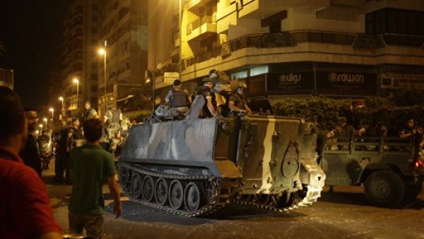 انتشر عناصر الجيش اللبناني للسيطرة على الموقف
