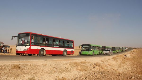 حافلات في جرود عرسال لنقل المسلحين وعائلاتهم/ ارشيفية