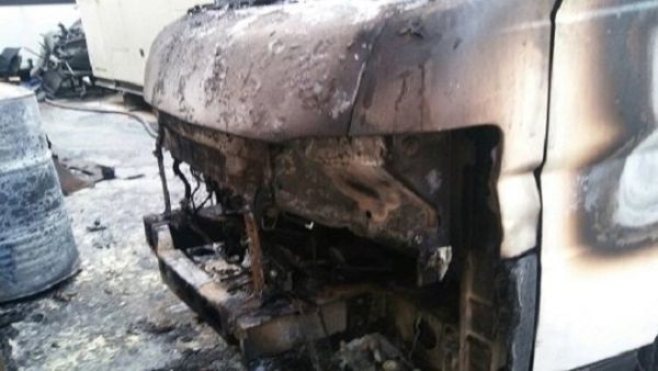  إحراق إحدى سيارات النقل المباشر الخاصة بقناة “الجديد” في بيروت