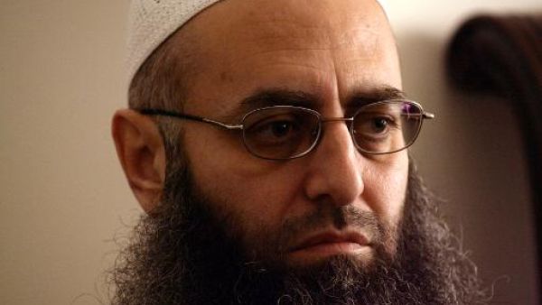 رجل الدين السني المتشدد احمد الاسير في صورة من العام الماضي
