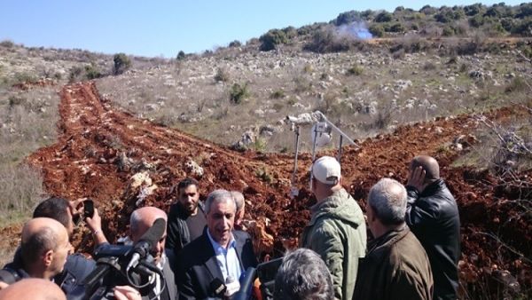 القوات الإسرائيلية تطلق قنابل مسيلة للدموع باتجاه المتظاهرين في بلدة ميس الجبل