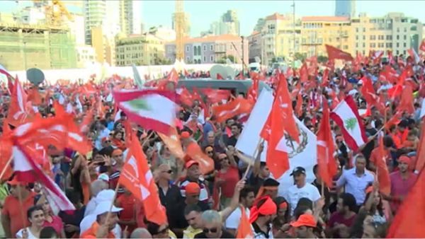 أنصار الجنرال ميشيل عون يتظاهرون في بيروت