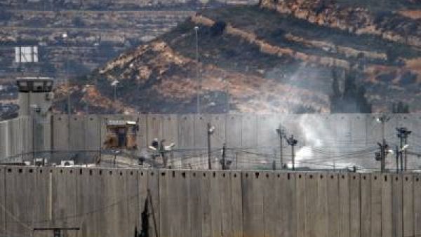 الدخان يتصاعد من سجن القبة خلال التمرد الذي وقع فيه عام 2009