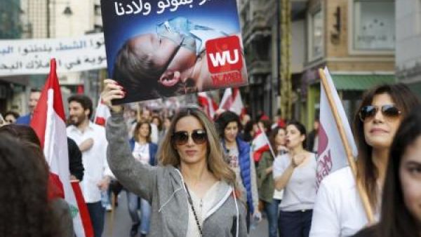 الحكومة اللبنانية تقر خطة لحل أزمة النفايات