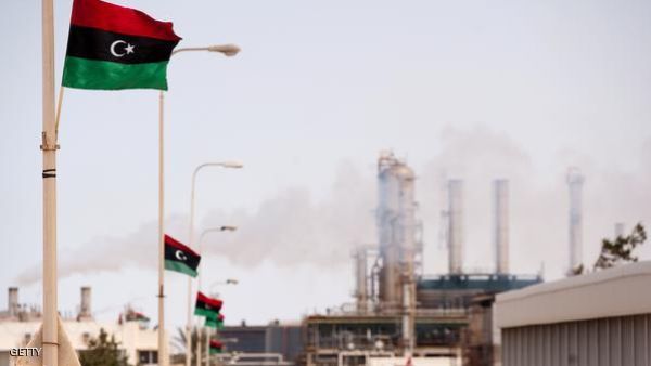 ارتفاع صادرات النفط نافذة أمل للاقتصاد الليبي المتعثر
