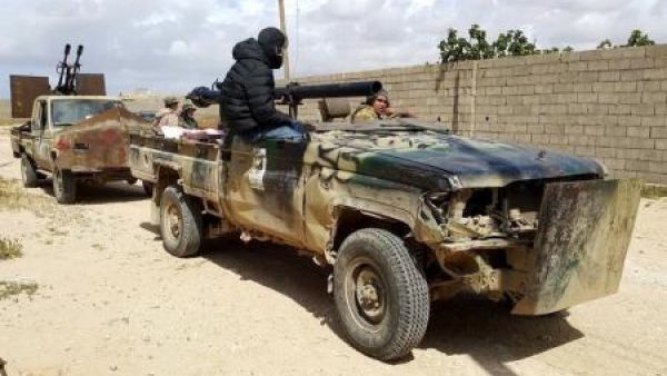 أفراد من القوات المسلحة الموالية للحكومة في شرق ليبيا
