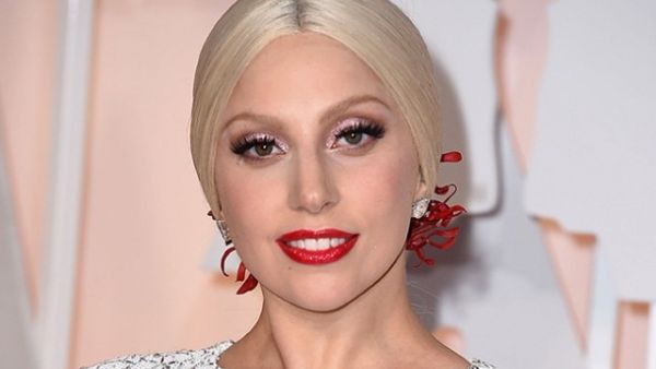 ليدي قاقا تهدد السعوديه