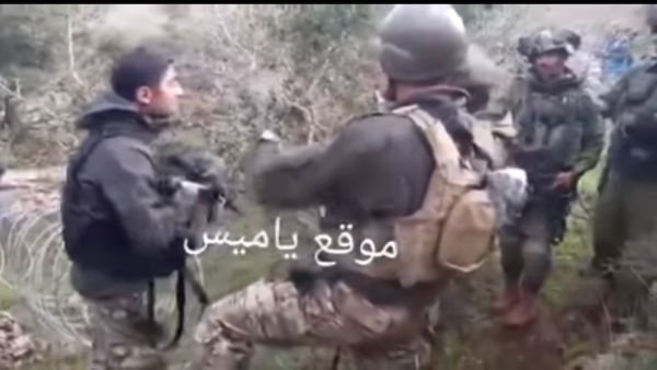 ضابط لبناني يجبر بسلاحه قوة إسرائيلية على التراجع لخلف الحدود