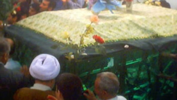 موقع لبناني ينتقد احتفال الشيعة بذكرى "مقتل" الخليفة عمر
