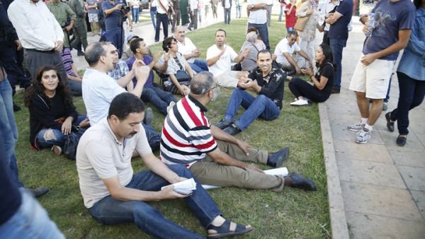 سخط بالمغرب بعد فض وقفة نسائية تضامنية مع حراك الريف بالقوة
