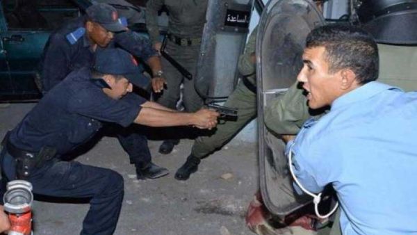 إشتباكات عنيفة في المغرب بين الشرطة 