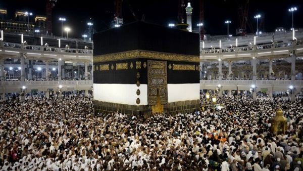 الليبيون الثلاثة كانوا في طريقهم لأداء مناسك العمرة حين اعتقلتهم السلطات السعودية