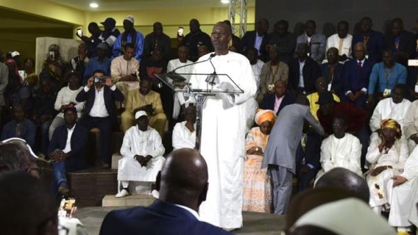 معسكر رئيس السنغال يعلن إعادة انتخابه والمعارضة ترفض ذلك