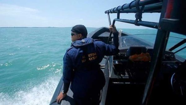 فقدان مركب في ماليزيا على متنه 28 سائحا صينيا
