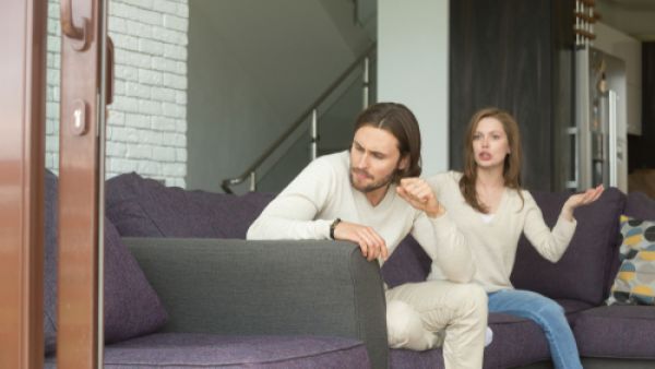 في بعض الأحيان يشعر الرجل بحاجة لأن يبتعد عن زوجته وأن يبقى وحيداً 