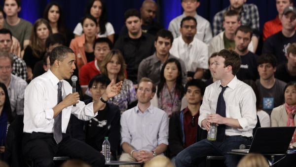 الرئيس السابق باراك أوباما ومارك زوكربيرغ