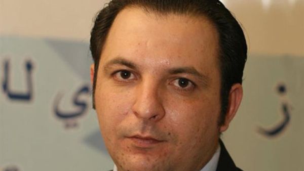 الصحافي والناشط مازن درويش 