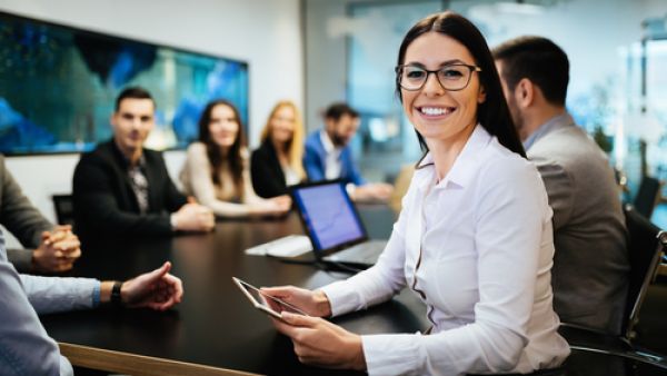 يتميز أشخاص برج العقرب بتمتعنهم بشخصية هادئة ورصينة 
