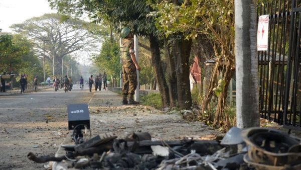 قالت المجموعة المسلحة "ماي آيك كياو" إن "الاشتباكات اندلعت الساعة الخامسة صباحا في 3 مواقع"