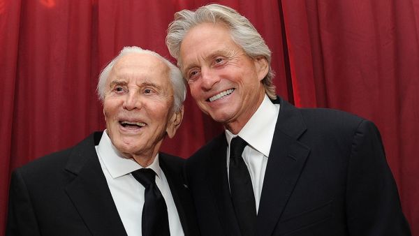 His son, Michael, accepted an award from the World Jewish Congress on his behalf. (modenita.bg)