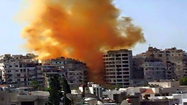 دخان برتقالي ارتفع نتيجة الانفجار 