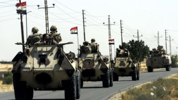 الجيش المصري إن أربعة من جنوده بينهم ضابط قتلوا خلال الأيام الخمسة الماضية  