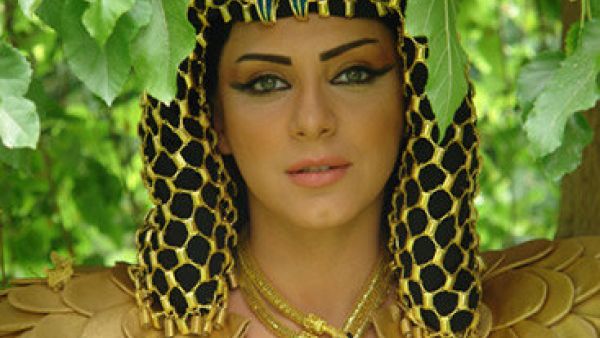 Sulaf in the role of Cleopatra