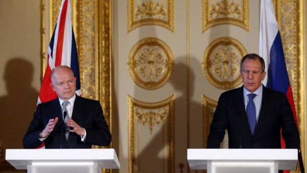 British Foreign Secretary William Hague (L) and his Russian counterpart Sergei Lavrov (R) hold a joint press conference at the Foreign and Commonwealth Office in London. (AFP PHOTO/POOL/OLI SCARFF)